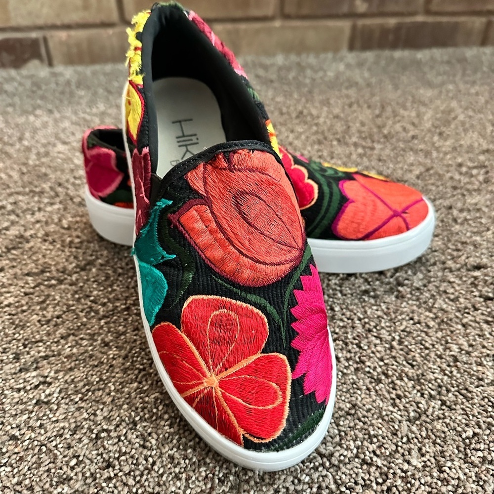 Hikal Bolom Mexican Artisanal Floral Embroidered Slip-On Shoes Size 24 (7/7.5)